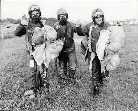 Three Of The Para-glide Team After Landing On The Right Is Warrant Officer Ted L 스톡 사진
