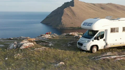 Three people spending time together on vacation near modern rv camper van. Vídeo Stock 201451257