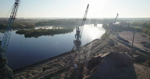 Three port cranes installed in the port on the river bank. Vídeos de archivo 164706680