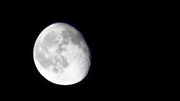 Three Quarter Moon Ultra Close Up Focal Length Time Lapse - Fast Vídeo Stock 85528052