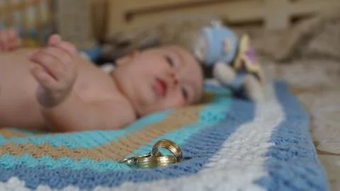 Three rings on the background of the cute litle boy Foto stock