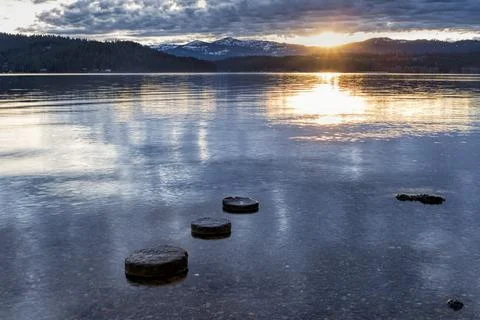 Three round objects in the water. Foto stock