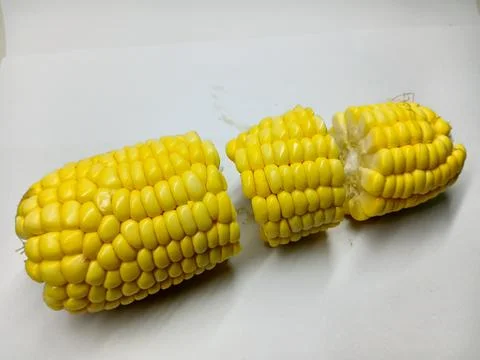 Three Segments of Boiled Sweet Corn Cob on White Background Foto stock