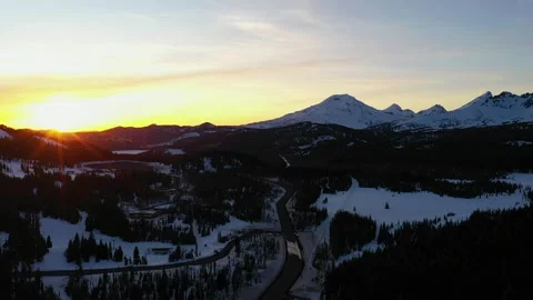 Three Sisters and Mount Bachelor, Oregon, drone video Stock Footage 285520372