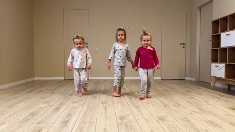 Three sisters go in the direction to the camera at home 库存影片 257254284