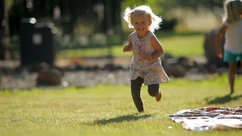 Three sisters having fun playing and running in a sunny park. Видео 88341965
