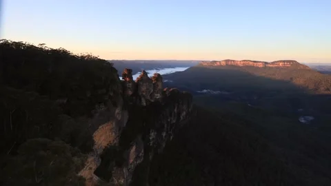 Three Sisters rock formation in Blue Mountains at sunrise 4k timelapse. Stock Footage 135307008
