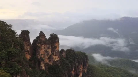 Three Sisters rock formation in Blue mountains – time lapse in 4k. Stock Footage 147520819