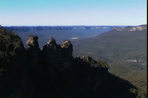 Three Sisters-zoom Stock-Footage 820719