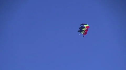 Three skydivers flying in tandem, parachuting, air show, skydiving,extreme sport Видео 40494009