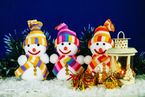 Three snowman with a lantern Foto stock