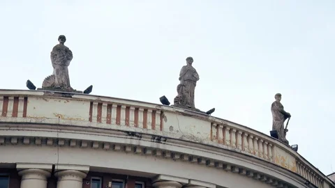 Three Statues on the Top of the Building 스톡 동영상 95184455