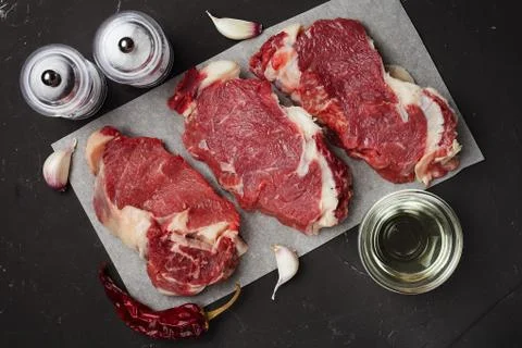 Three steaks of raw marbled beef on the table, top view Foto stock