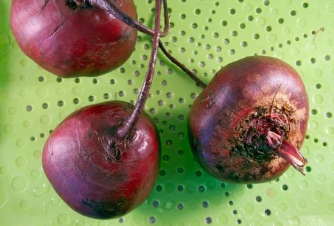 Three wet beets 库存照片