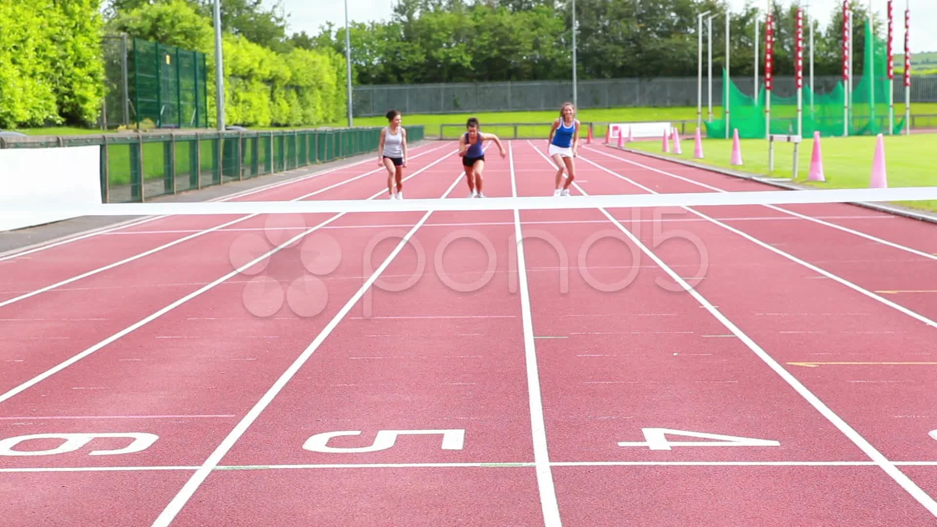 Lining running. Финишная лента. Финишная прямая на сцене. Финишная победа. Финишная прямая на стадионе с лентой.