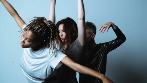 Three Women Dancing in Studio 库存影片 121116110