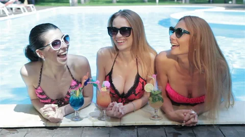 Three women have a pool party, Stock Video