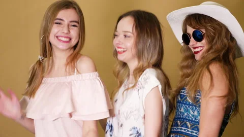 Three young beautiful smiling hipster girls in summer casual clothes Stock Footage 140793202