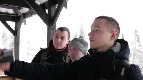 Three young tourists make selfie in the mountains in winter. Video stock 104534871