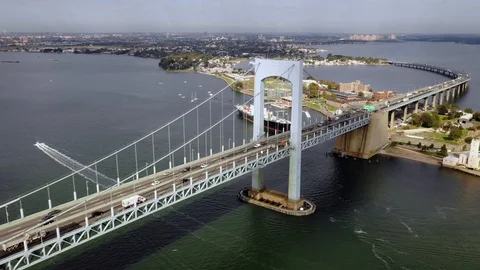 Throgs Neck Bridge Approach above Queens Waterfront Vídeos de archivo 97154925
