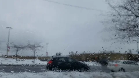 Through a car windshield 動画素材 85153759