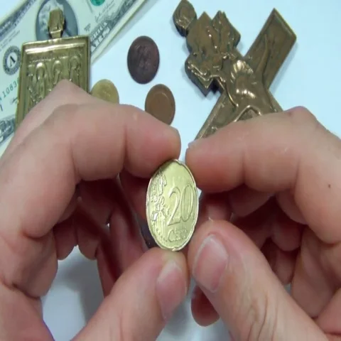 Through a magnifying glass to consider 20 euro-cents Video stock 69558264