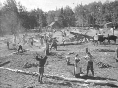 Through use of a map, a narrator in 1960 explains where slavery was and was not Vídeos de archivo 75285876