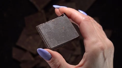 Throw a bar of chocolate. Slow Motion 500fps 库存影片 129191103