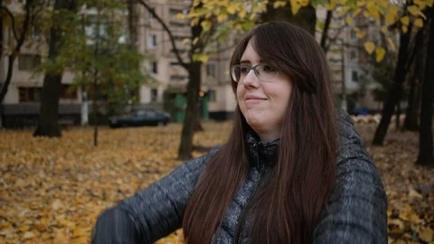 Throw leaves at each other 動画素材 125092395