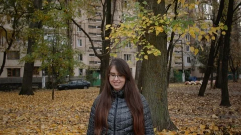 Throw leaves at each other Video stock 125092414