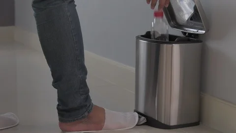 Throwing bottle into the trash Video stock 103153338