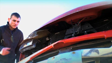 Throwing Car Parts Vidéo 36806550