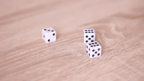 Throwing dice on table and taking it back Video stock 98480310