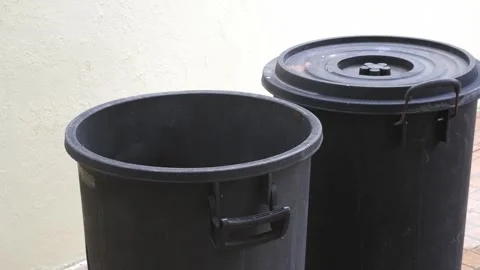 Throwing garbage to a trash bin. 스톡 동영상 255554756