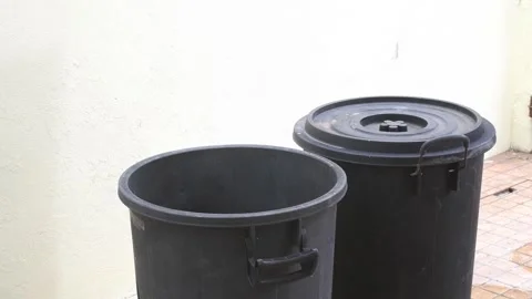 Throwing garbage to a trash bin. 스톡 동영상 255554759