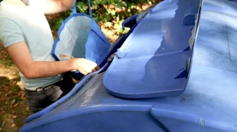 Throwing out thrash Stock Footage 41507770