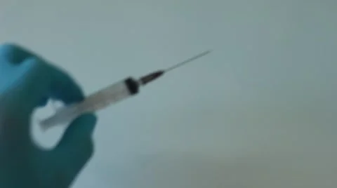 Throwing syringe after injection Vídeos de archivo 65372478