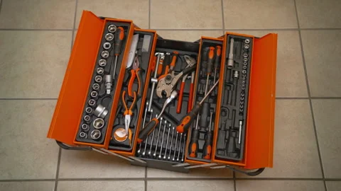 Throwing tools into box — job done Stockbeeldmateriaal 312020743