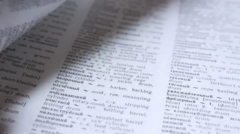 Thumbing through a polytechnical dictionary 動画素材 61289548