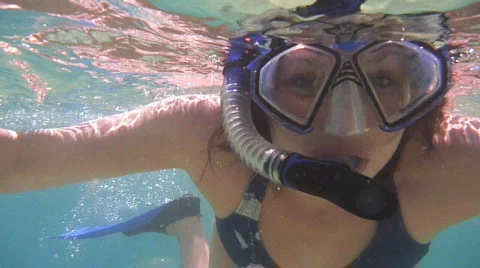Thumbs Up Underwater Stock-Footage 725502