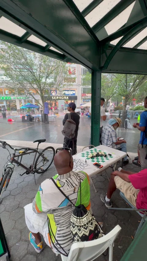 Thunder storm hits in Union Square on late afternoon in New York City. Vídeo Stock 314138448