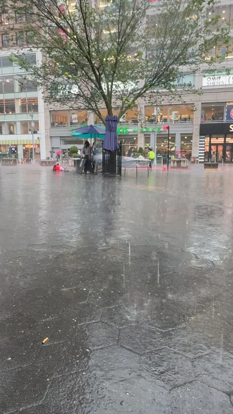Thunder storm hits in Union Square on late afternoon in New York City. Stock-Footage 314142653