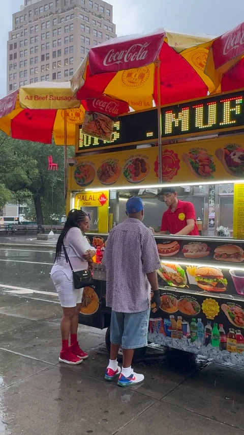 Thunder storm hits in Union Square on late afternoon in New York City. 動画素材 314149663