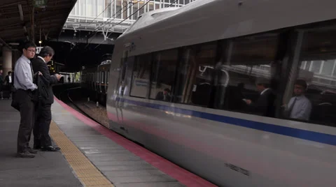 Thunderbird Express Train Arrives at Shin Osaka Station Video stock 32271438