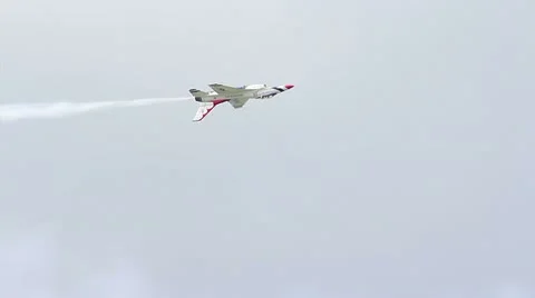 Thunderbird F-16 flyby doing an impressive roll maneuver Stock Footage