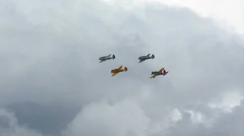 Thunderbolt 03 formation Stock Footage 25115877