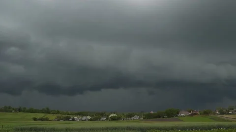 Thunderclouds over the village. Time lapse Video stock 155288979