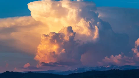 Thunderhead at Sunset changes from Yellow to Blue Stock Footage 278211632