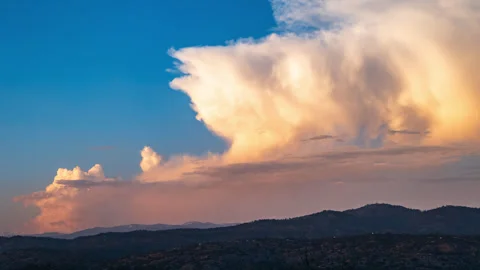Thunderheads form and Collapse over California's Sierra Nevada at dusk. Stock Footage 278307222