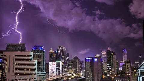 Thunders over City Skyline at Night 库存影片 98499066